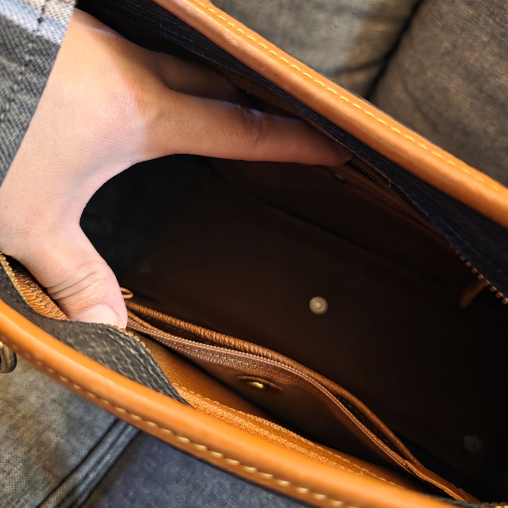 Dooney & Bourke R212 ‘All Weather’ Black-tan Cross-body Zip-top Satchel Handbag - Picture 9 of 12